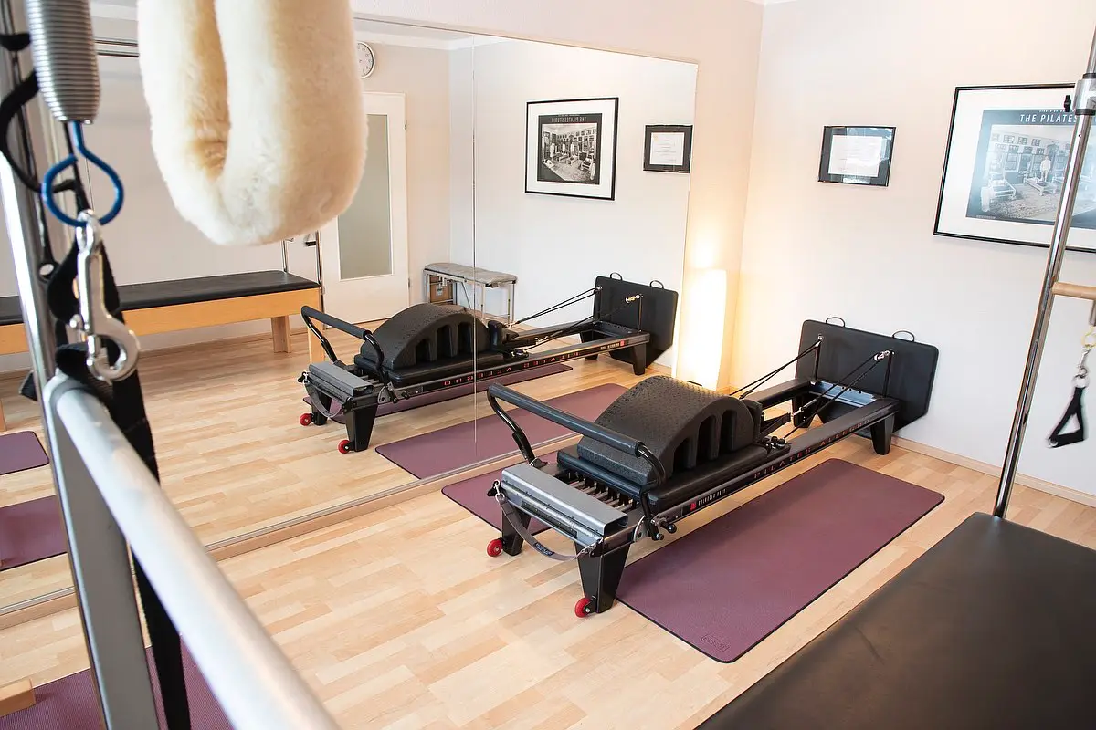 Allegro Reformer im Behandlungsraum für Pilates Allegro Reformer im Behandlungsraum für Pilates